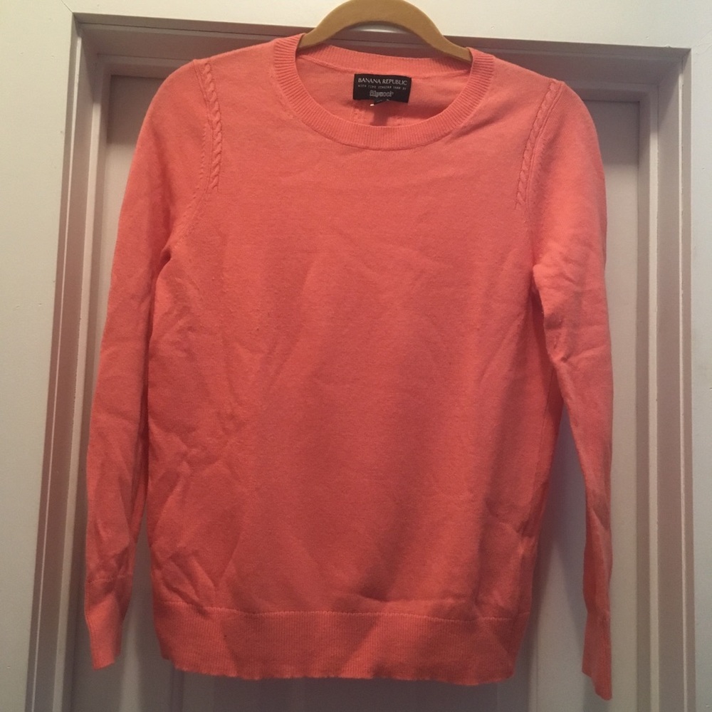 Banana republic crew neck coral sweater