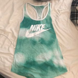 Nike top