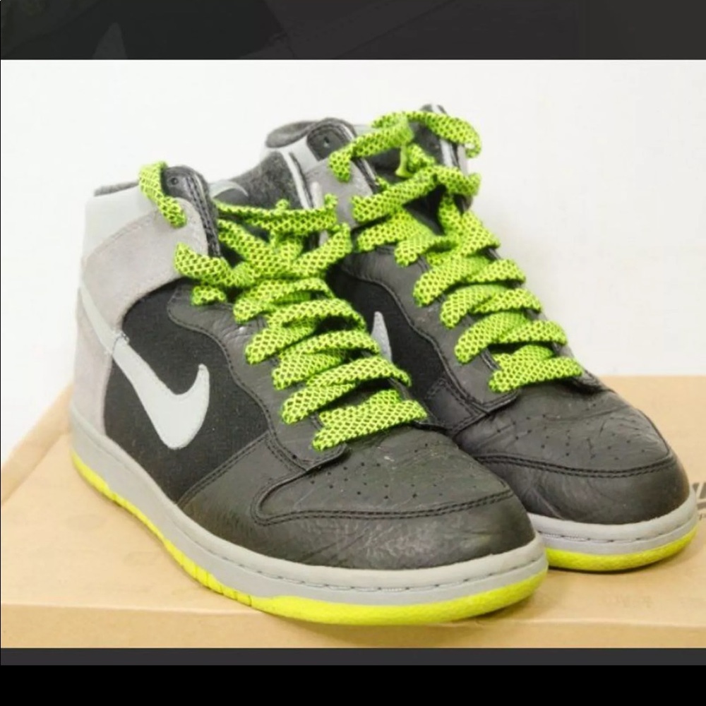 NIKE