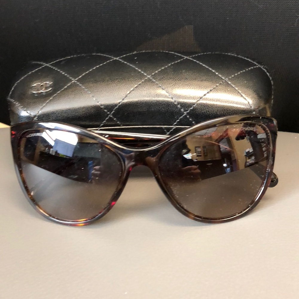 Chanel Tortoise Brown sunglasses with Chanel Case
