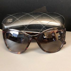 Chanel Tortoise Brown sunglasses with Chanel Case