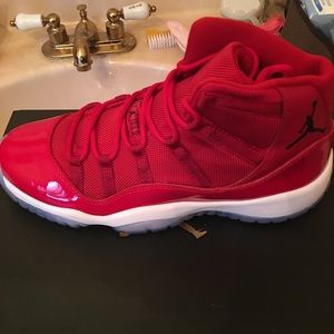 Jordan 11 win like 96 size 7 brand new