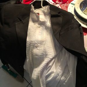 Size 12 little boys tuxedo like new