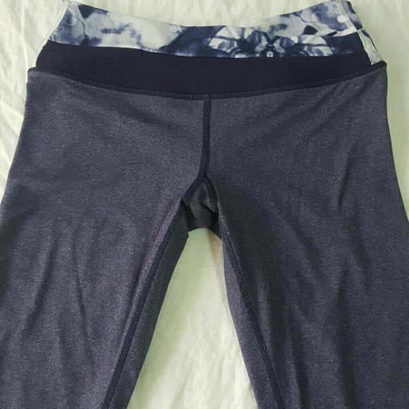 lululemon athletica Pants - Lululemon 3/4 Length Blue Yoga Pants Size 4