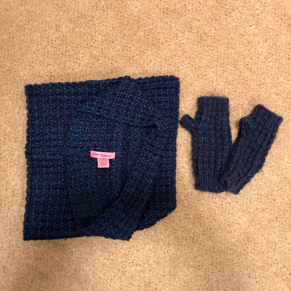 Betsy Johnson infinity scarf/fingerless glove set