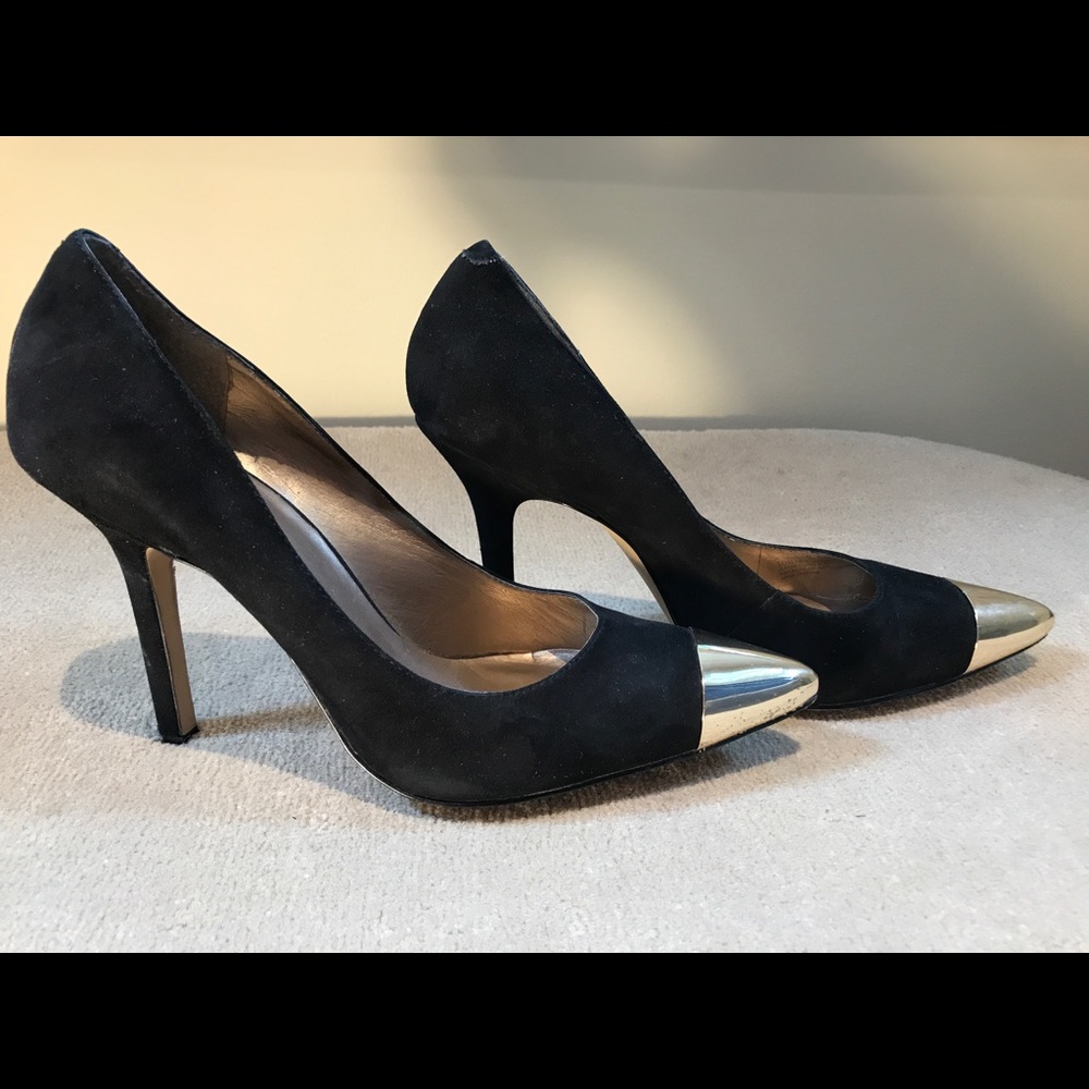 Jessica Simpson Black and Gold Pumps