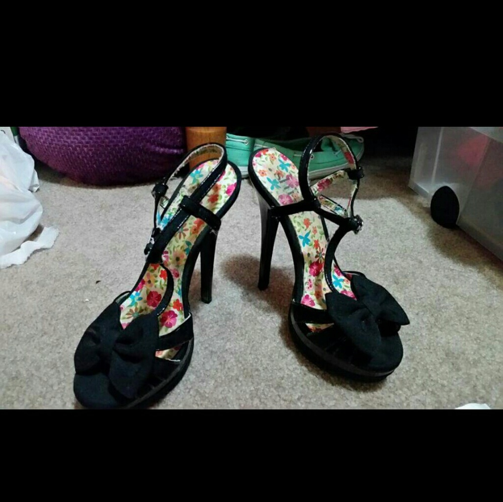 Formal black heels