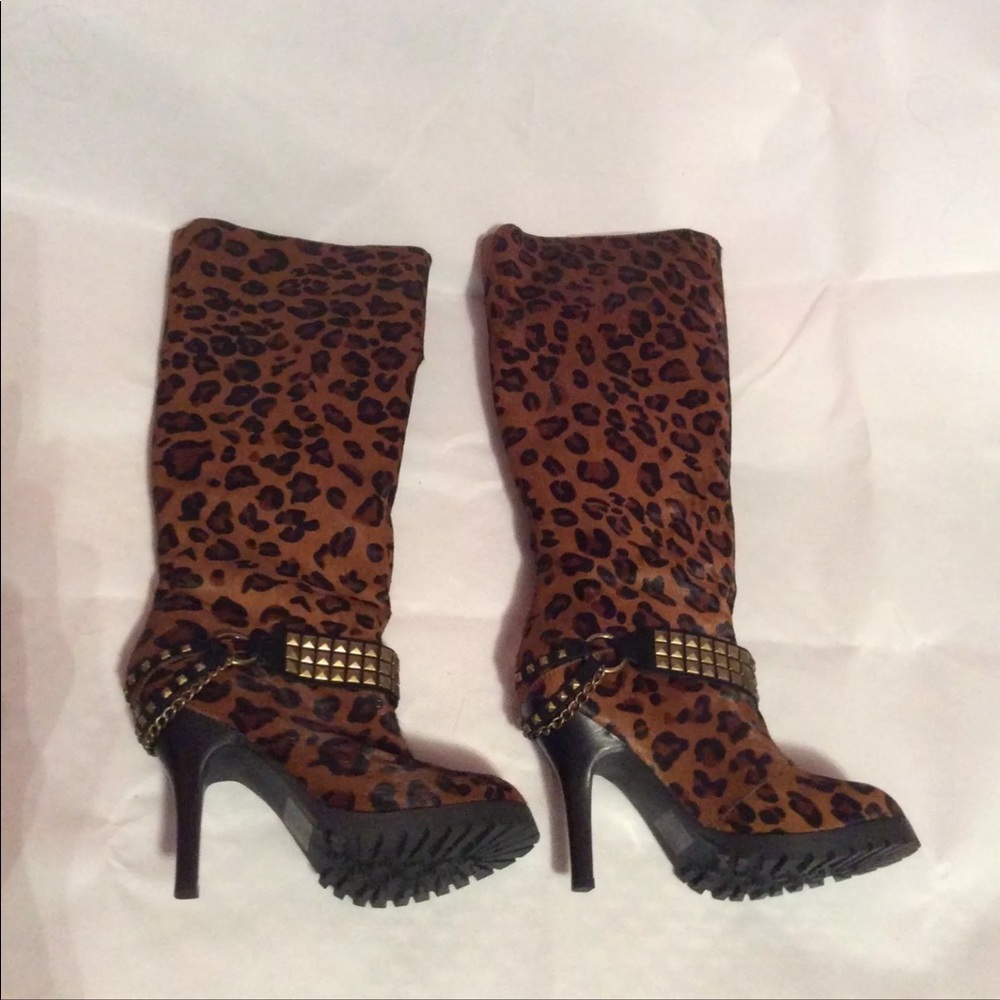 Heeled boots