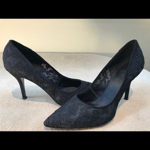 Nine West black lace pumps