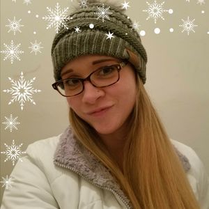 Meet your Posher, Holly