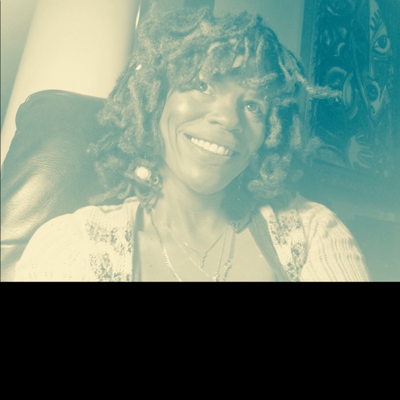 Meet your Posher, Amanda - Picture 1 of 1