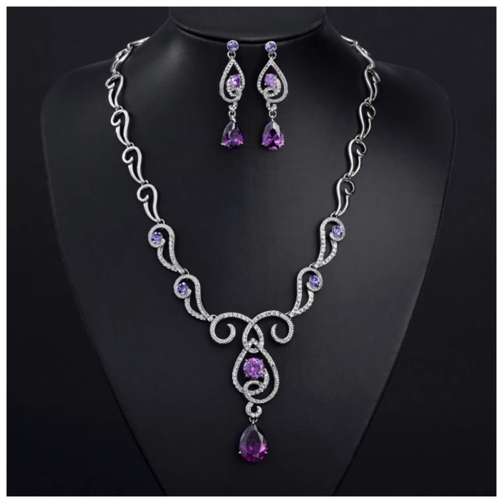 🌺 Swarovski Crystals The Lali Purple Necklace Set - Picture 2 of 5