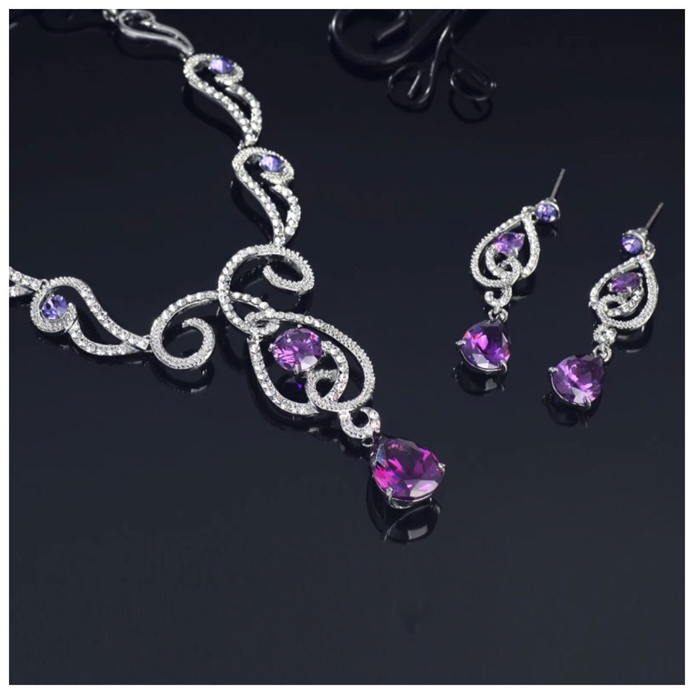 🌺 Swarovski Crystals The Lali Purple Necklace Set - Picture 5 of 5