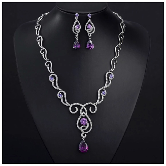 🌺 Swarovski Crystals The Lali Purple Necklace Set - Picture 2 of 5