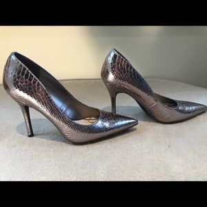 Sam and Libby pewter snake skin pumps