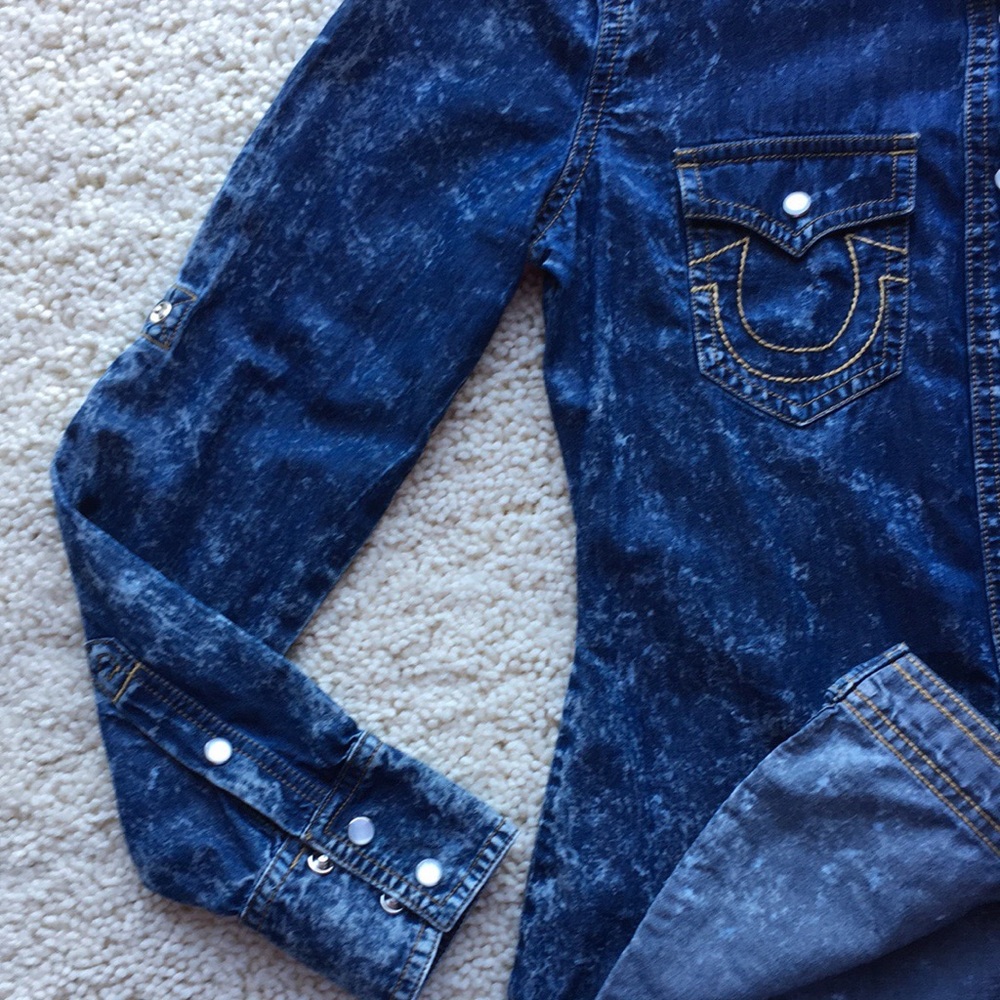 True Religion Shirt.  Size XS - Picture 4 of 8