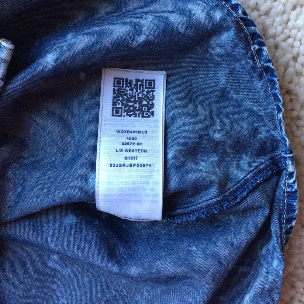 True Religion Shirt.  Size XS - Picture 7 of 8
