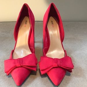 Just Fab Red bow pumps