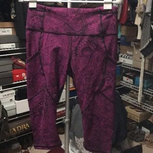 🔥💕LULULEMON CROP MESH PANTS - LIKE NEW 🔥💕