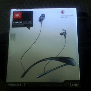 JBL Harman Everest Elite 100 in-ear headphones