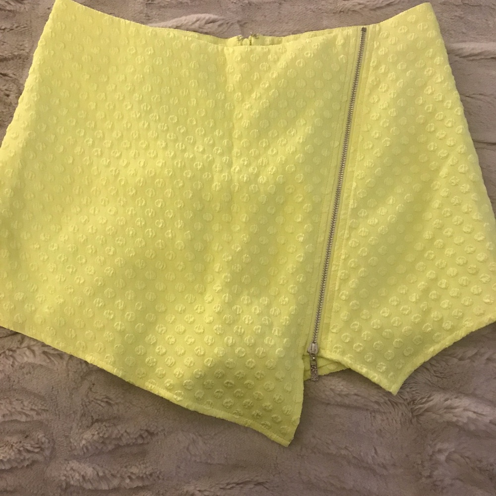 Kensie Neon Yellow Skort