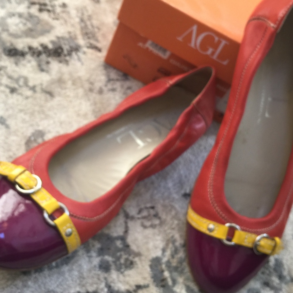 AGL rate tri-color fun and flirty leather flats