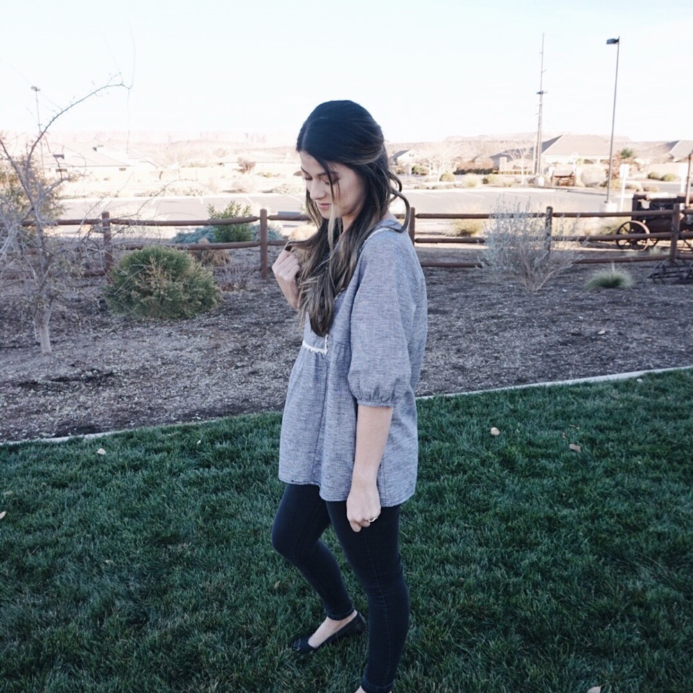 Madelyn Linen Top - Picture 2 of 3