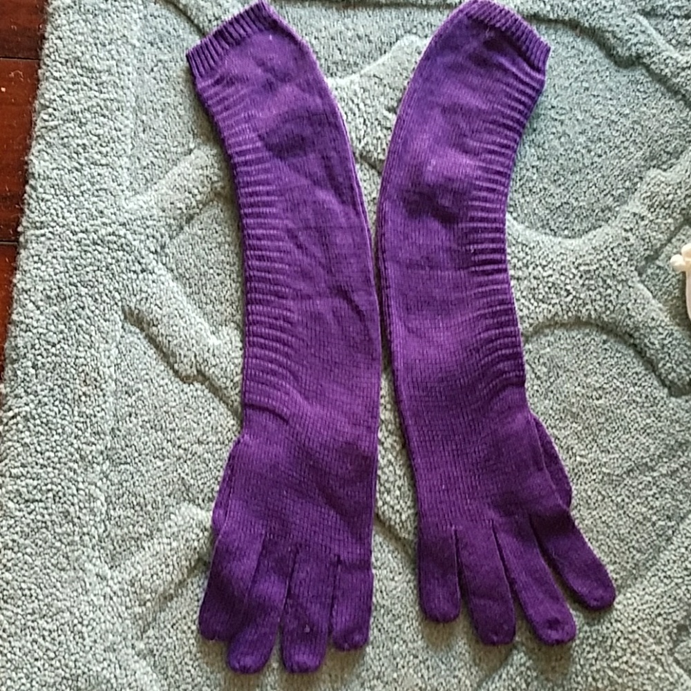 New long purple gloves by Vera Wang