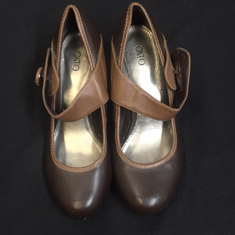 Two Tone Cato 1.5in Ankle Button Heels.