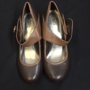 Two Tone Cato 1.5in Ankle Button Heels.