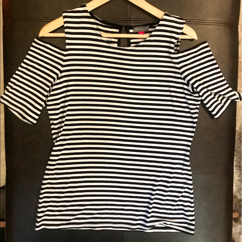 NWOT Vince Camuto Cold Shoulder Top