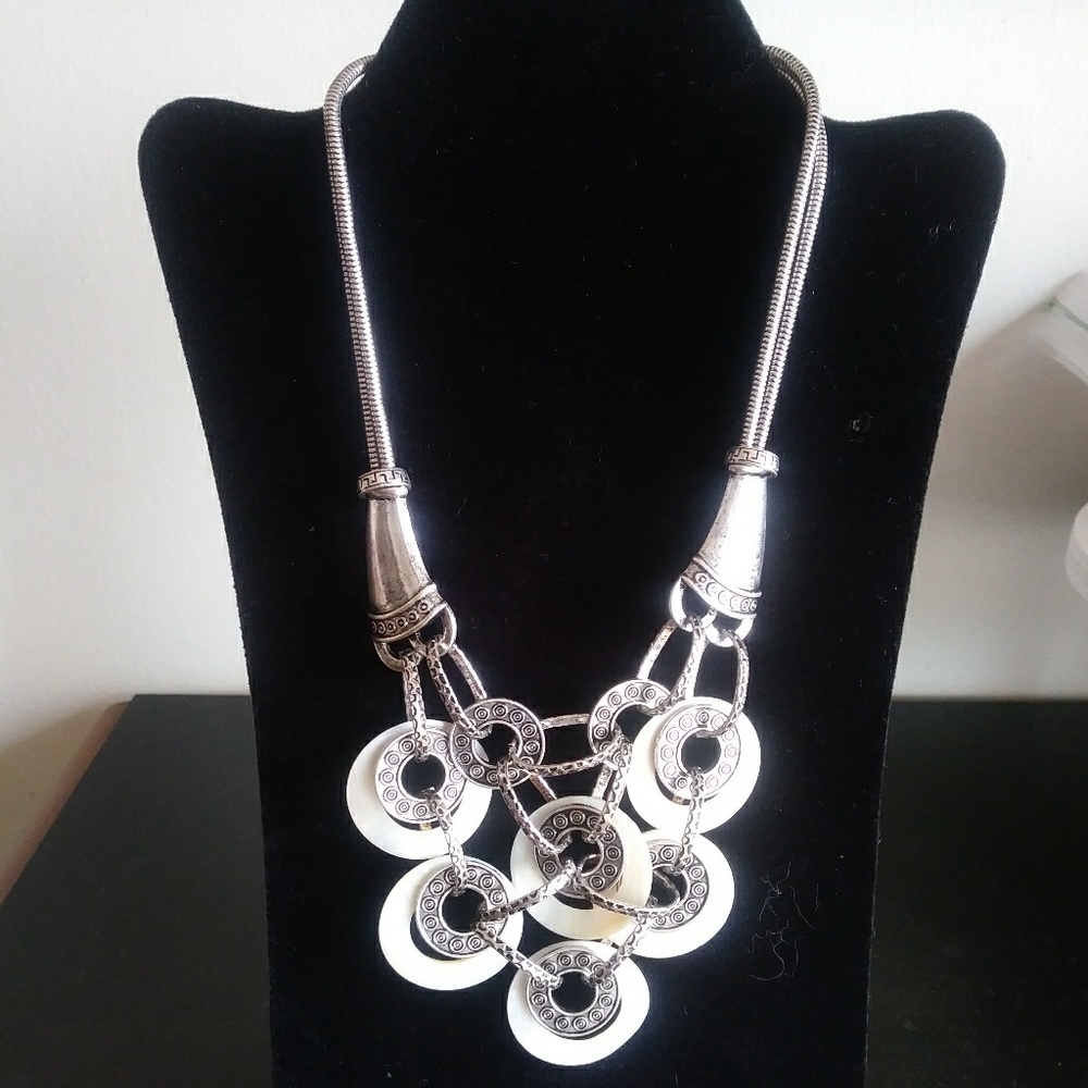 Shell/silver fashion necklace