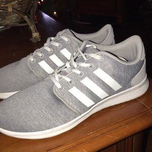 Adidas cloud-foam tennis shoes