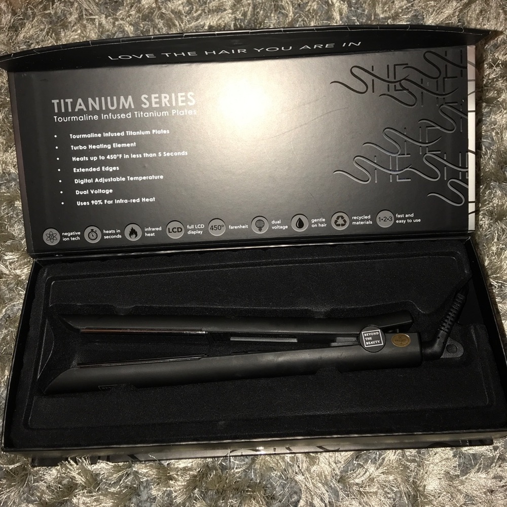 Titanium plated hair straightener