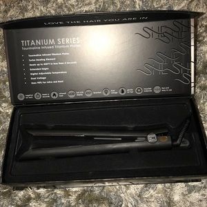 Titanium plated hair straightener