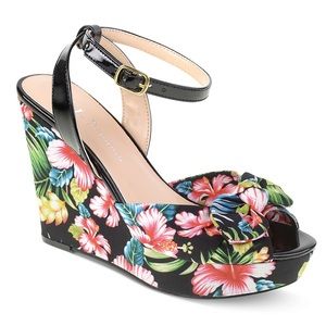 NWT Chinese Laundry Hawaiian wedge sandals