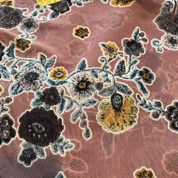 Sheer Floral top - Picture 4 of 5