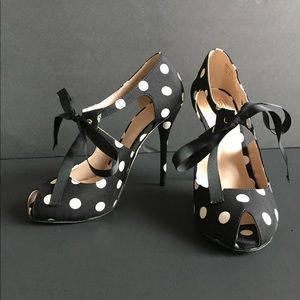 7.5 Truth or Dare by Madonna Peep-toe Heels