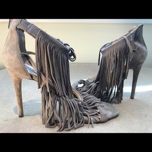 Steve Madden taupe fringe heels