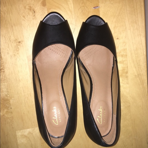 Clarks Florine Kona Peep Toe Pump - Picture 2 of 3