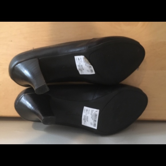 Clarks Florine Kona Peep Toe Pump - Picture 3 of 3