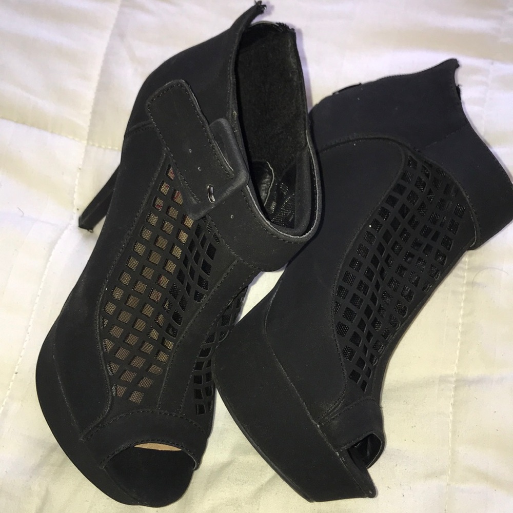 New black platform heels
