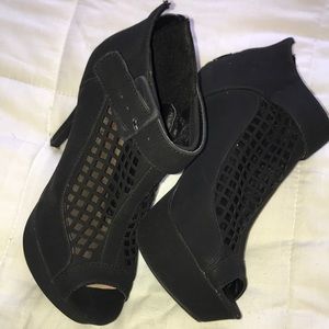 New black platform heels
