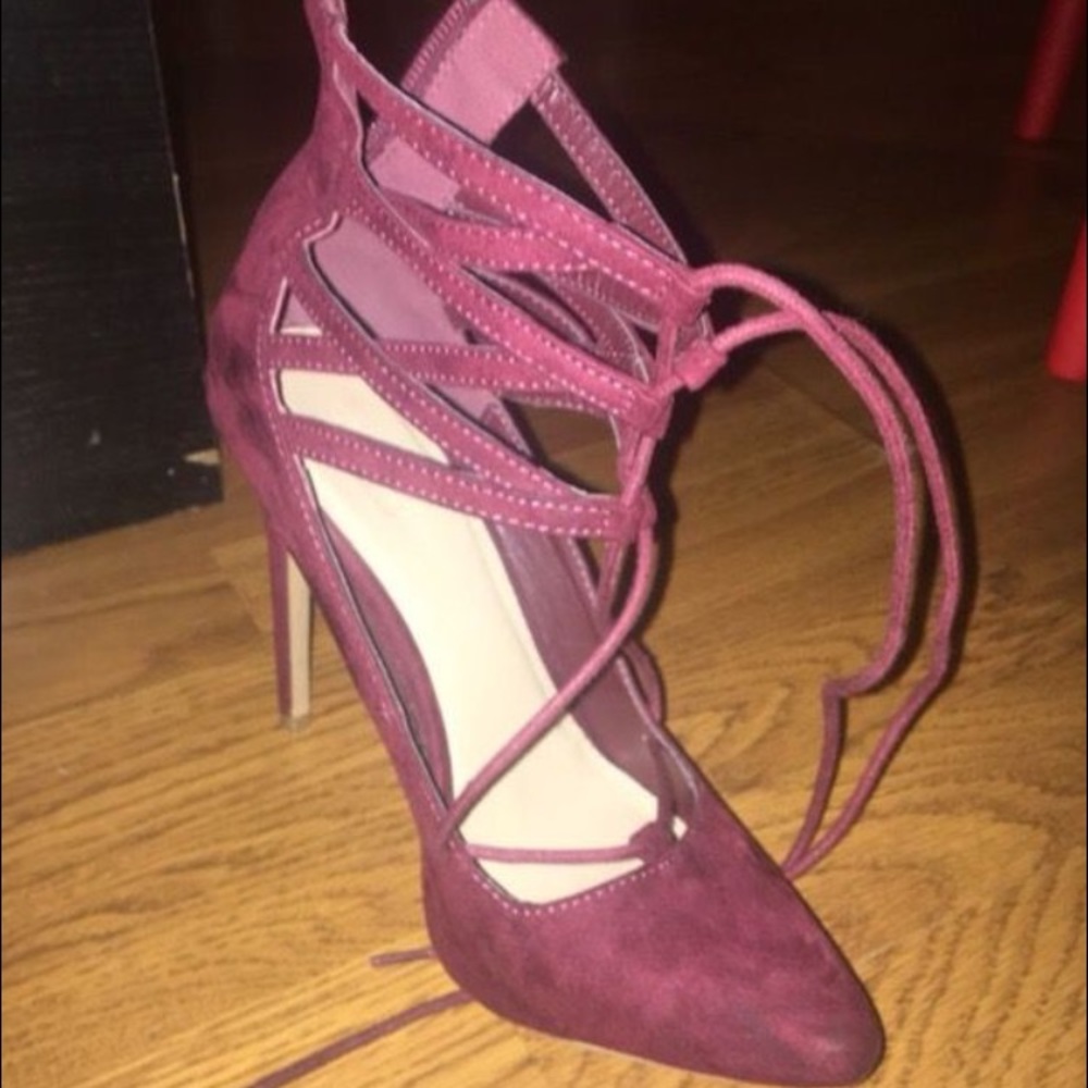 Beautiful wine color shoes !!!