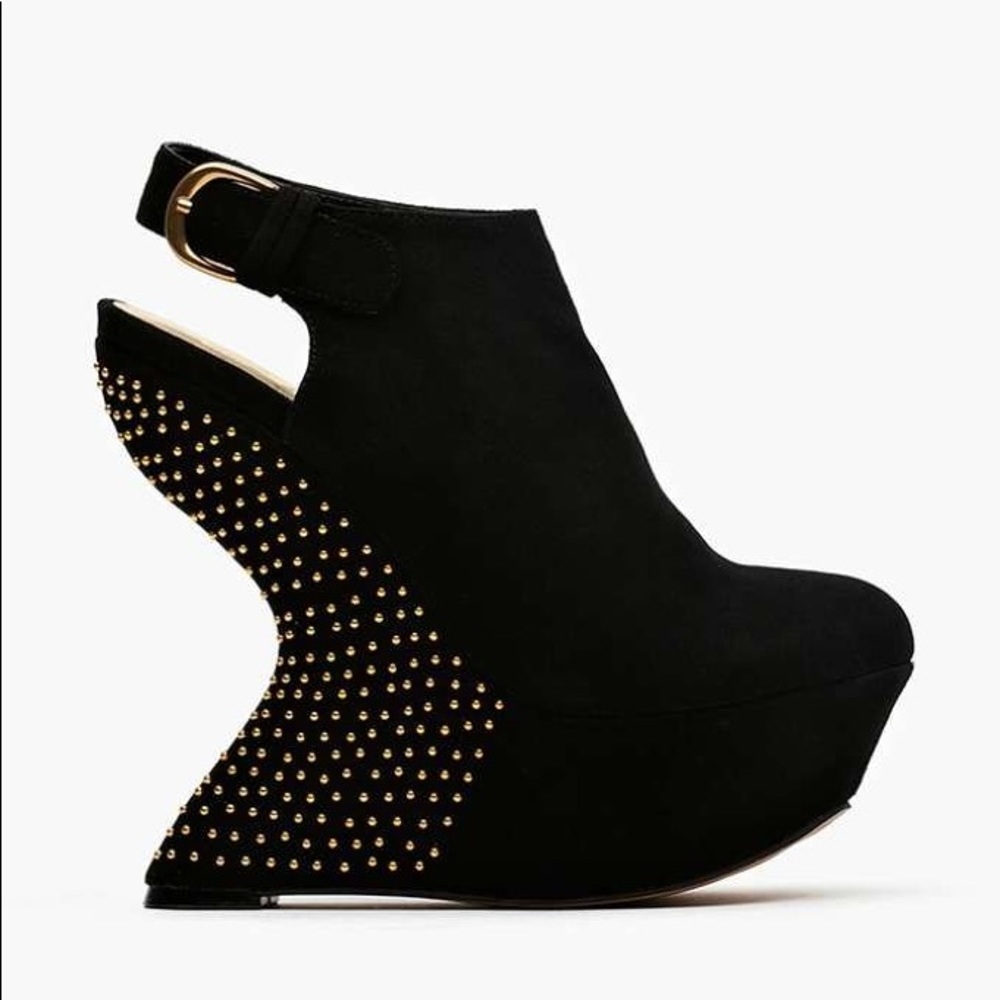 Dolce Vita Suede Wedge w/Gold Detail
