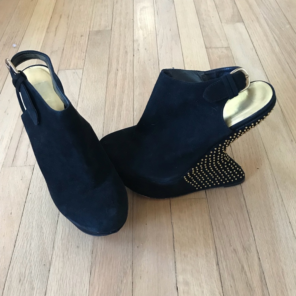 Dolce Vita Suede Wedge w/Gold Detail - Picture 4 of 4