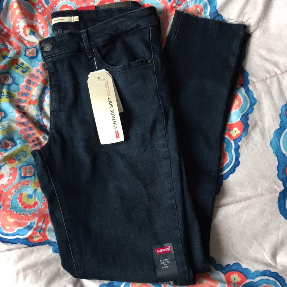 dark wash levi’s