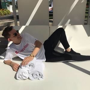 Meet your Posher, Slater