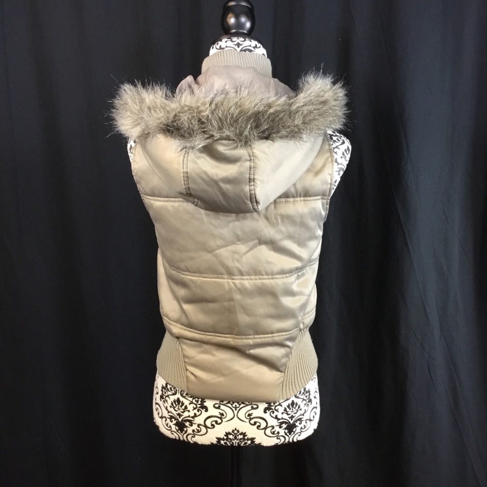 Refuge Taupe Faux Fur Removable Hood Vest Sz. S - Picture 4 of 5