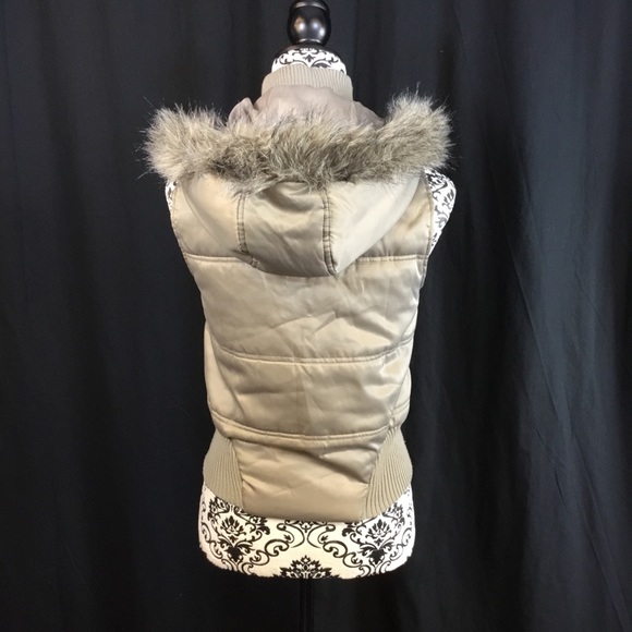 Refuge Taupe Faux Fur Removable Hood Vest Sz. S - Picture 4 of 5
